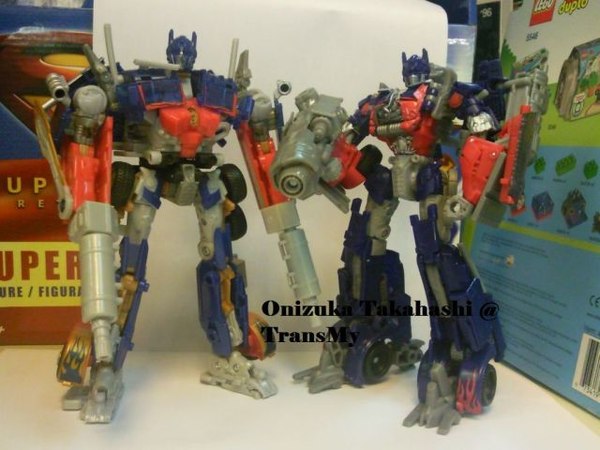 Transformers Dark Of The Moon Voyager Optimus Prime  (4 of 4)